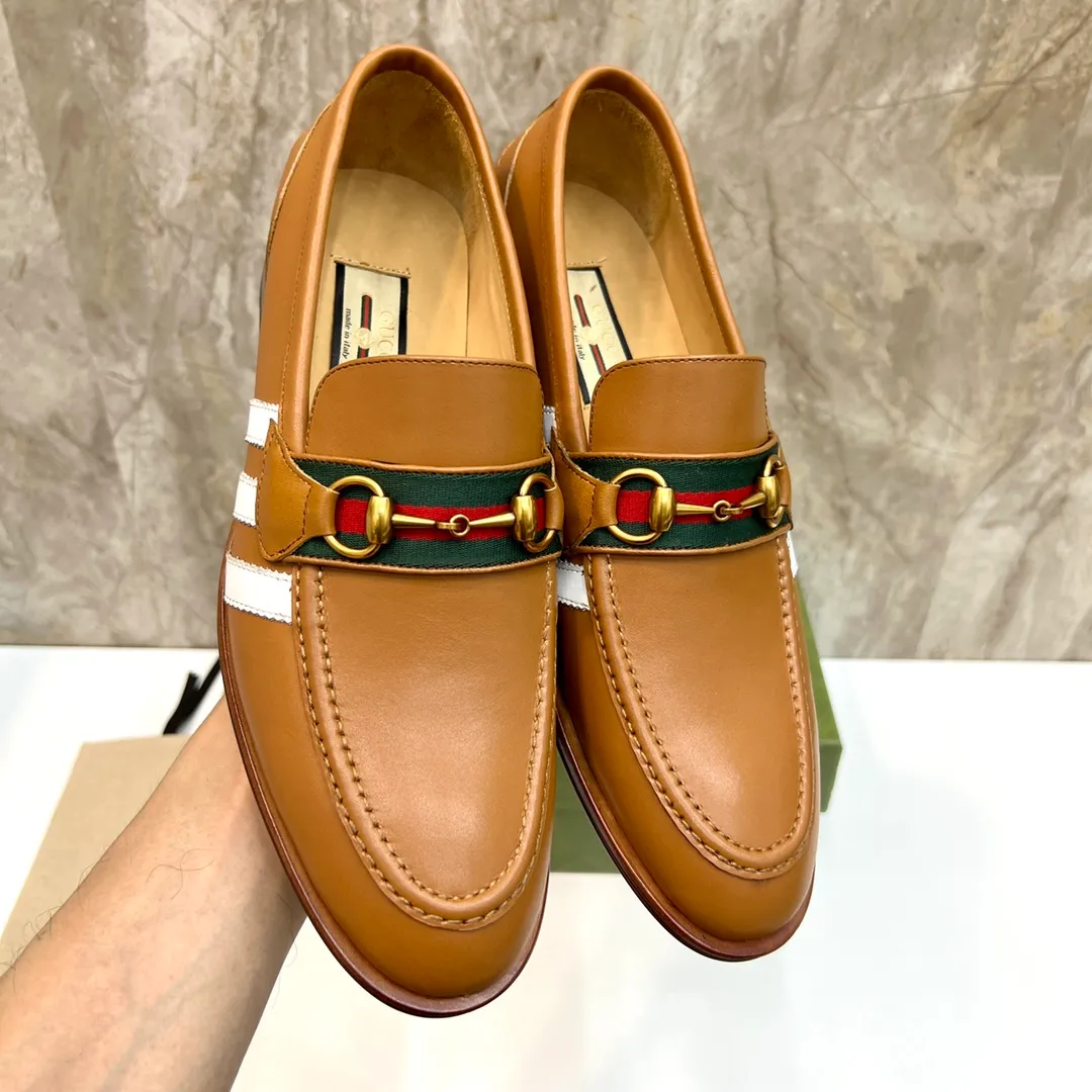 Original leather outsole P900 Brand: Co-branded Adidas｜GUCCI (Gucci) Standard code: Men's size 38–44 (45/46 can be customized) Grade: Same style as the official website Original quality Material: Original cowhide Leather lining Original leather outsole Style category: Men's fashionable casual leather shoes Distinguished big-name luxury elements top luxury Color: Actual picture